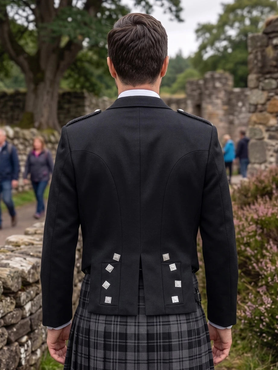 Giacca Kilt Prince Charlie Nera con Revers in Raso e Bottoni Quadrati Argento