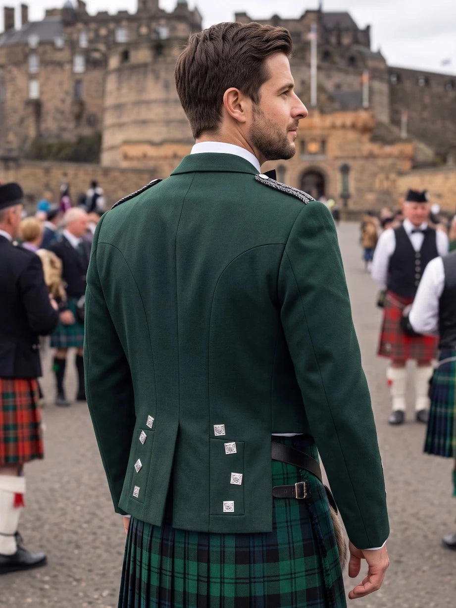 Giacca Kilt Prince Charlie Verde Foresta con Risvolti in Raso e Bottoni Quadrati Argento