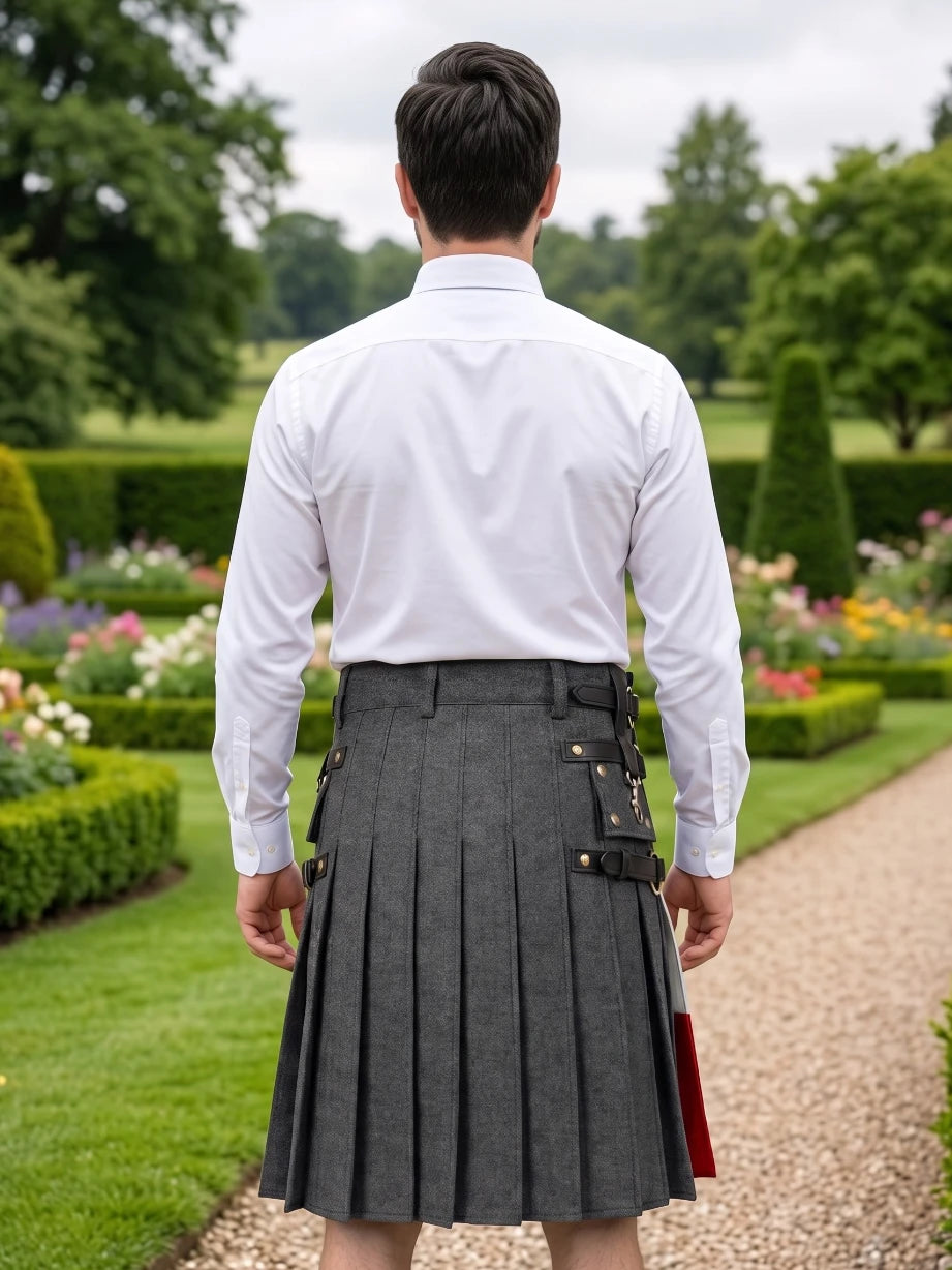 Kilt nero in denim con bandiera italiana su misura con cinghie in pelle