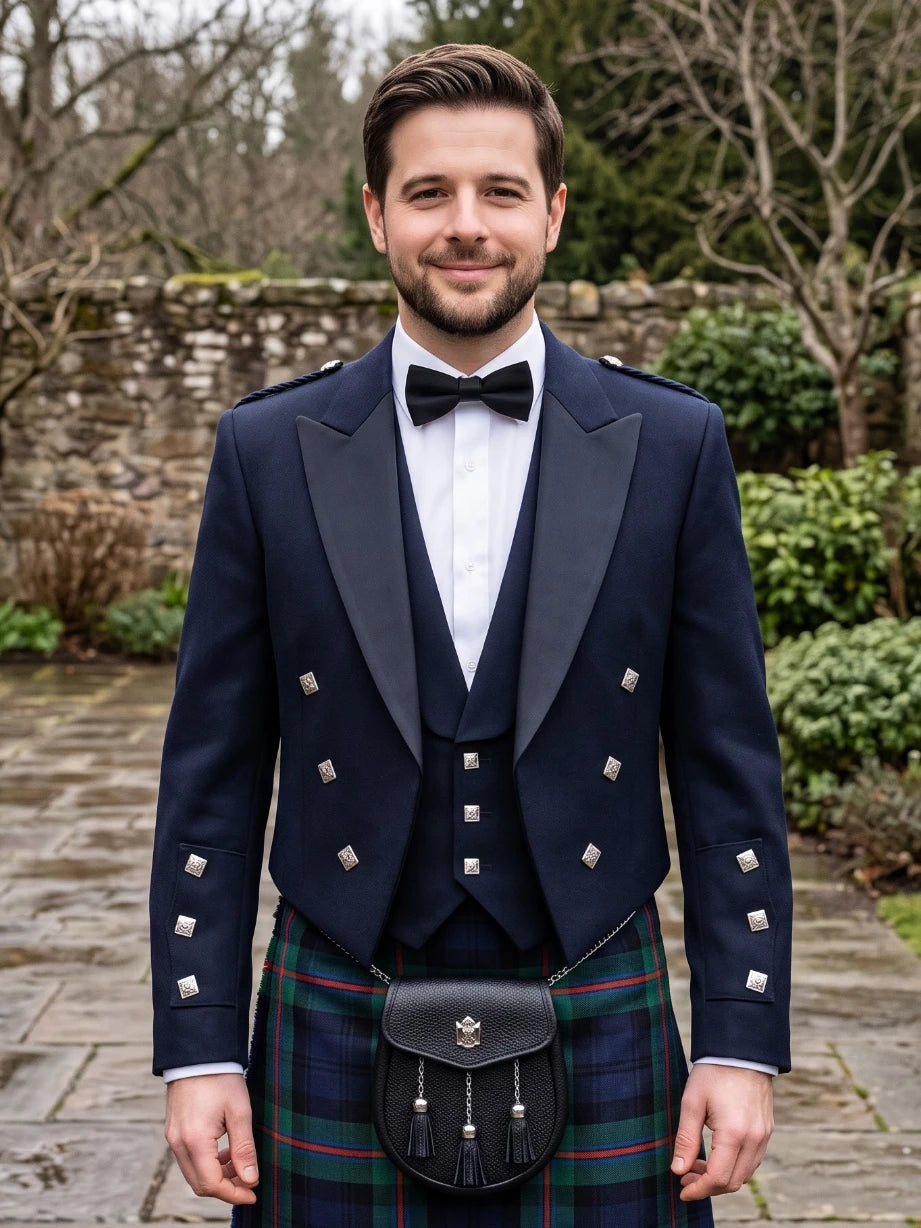Giacca Kilt Prince Charlie Blu Navy con Rever in Satin e Bottoni Quadrati Argentati