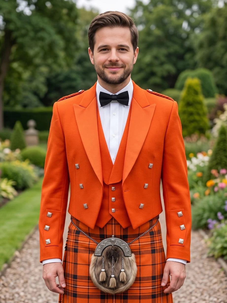 Giacca Kilt Prince Charlie Arancione con Rever in Satin e Bottoni Quadrati Argentati
