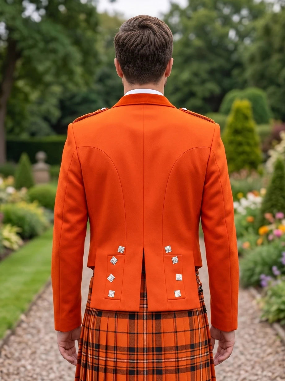 Giacca Kilt Prince Charlie Arancione con Rever in Satin e Bottoni Quadrati Argentati
