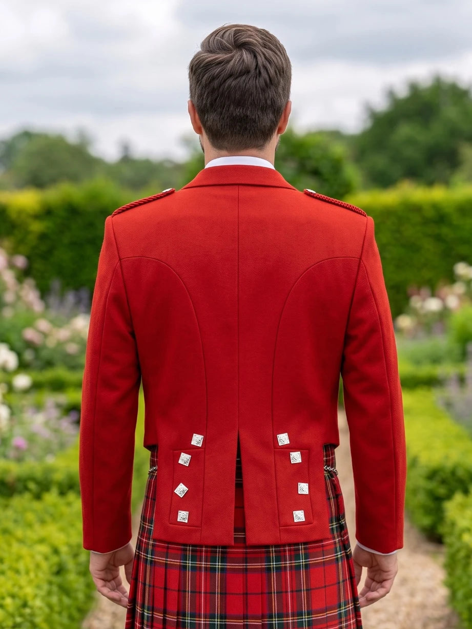 Giacca Kilt Prince Charlie Rossa con Rever Satinati e Bottoni Quadrati Argento