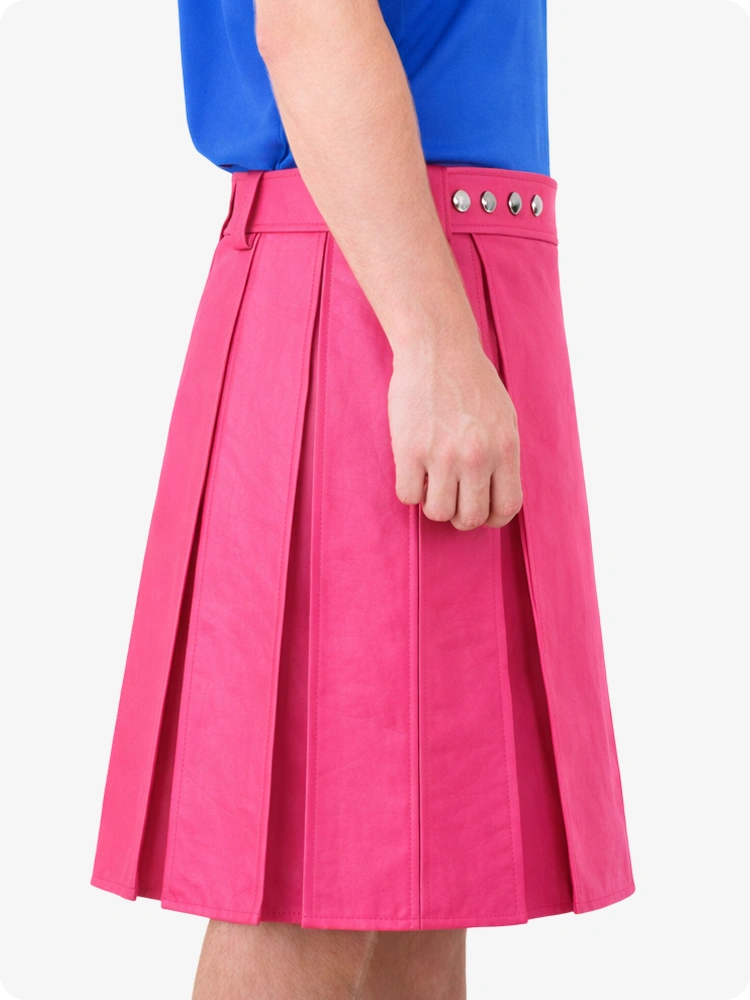 kilt en cuir rose avec ceinture cloutée