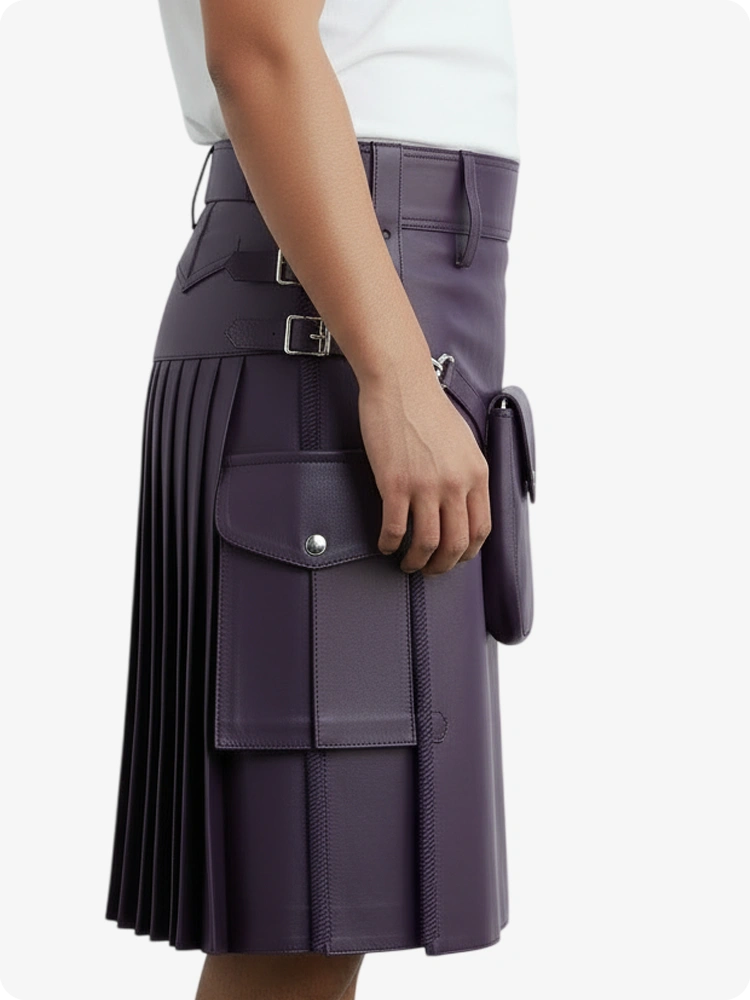 Kilt in pelle pieghettato viola con passanti cintura e cinghie laterali
